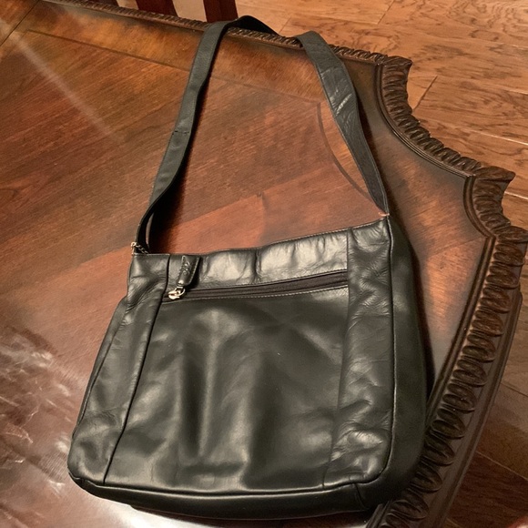 The Sak Black Pure Leather Crossbody Purse. - Picture 1 of 12